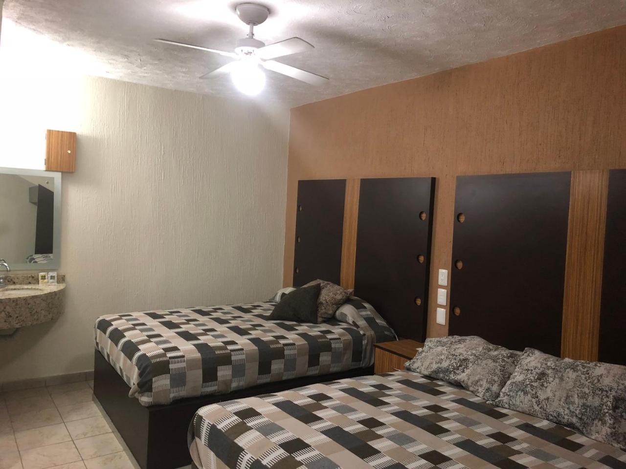 Hotel Del Carmen Леон Екстериор снимка