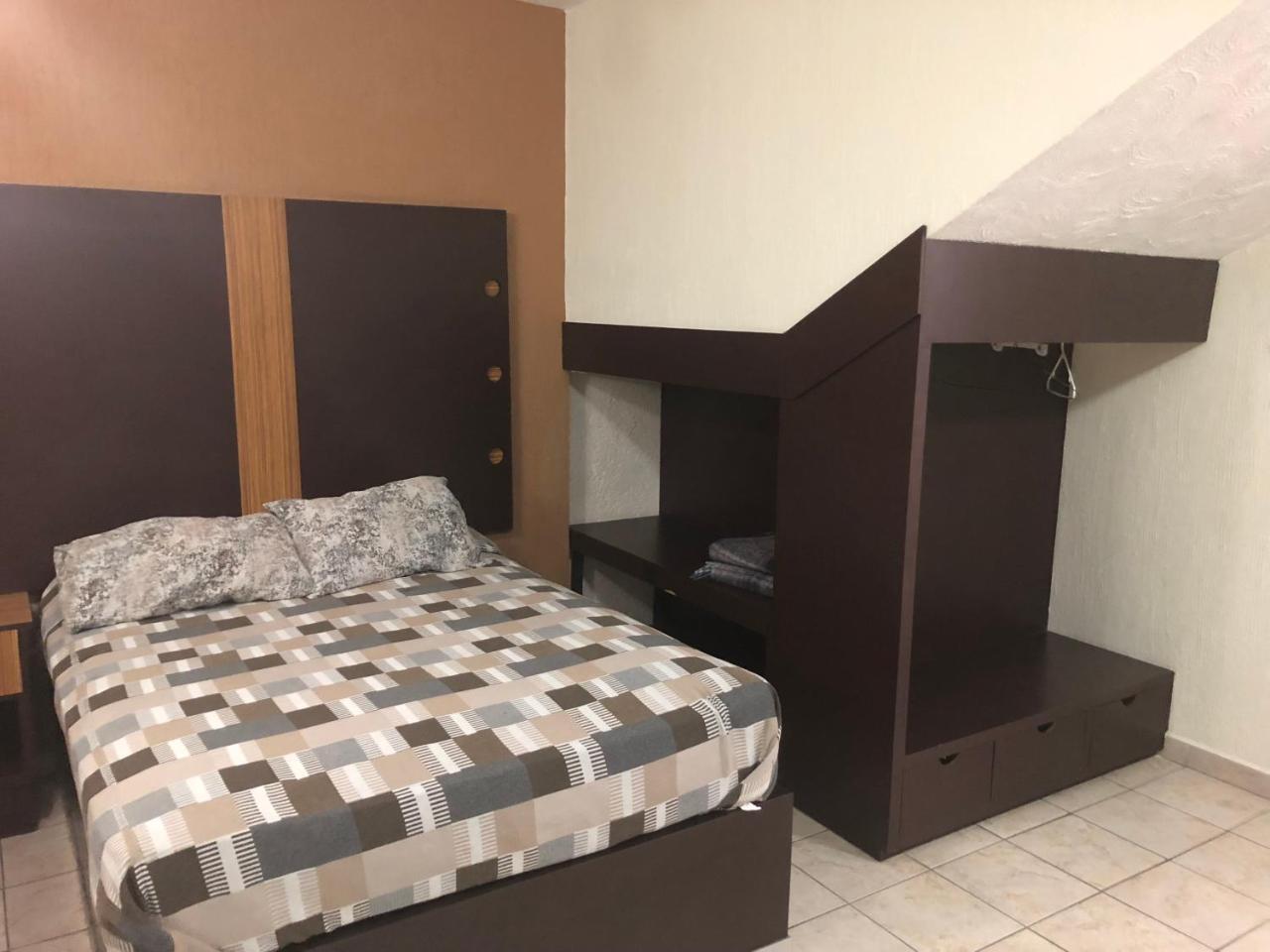 Hotel Del Carmen Леон Екстериор снимка