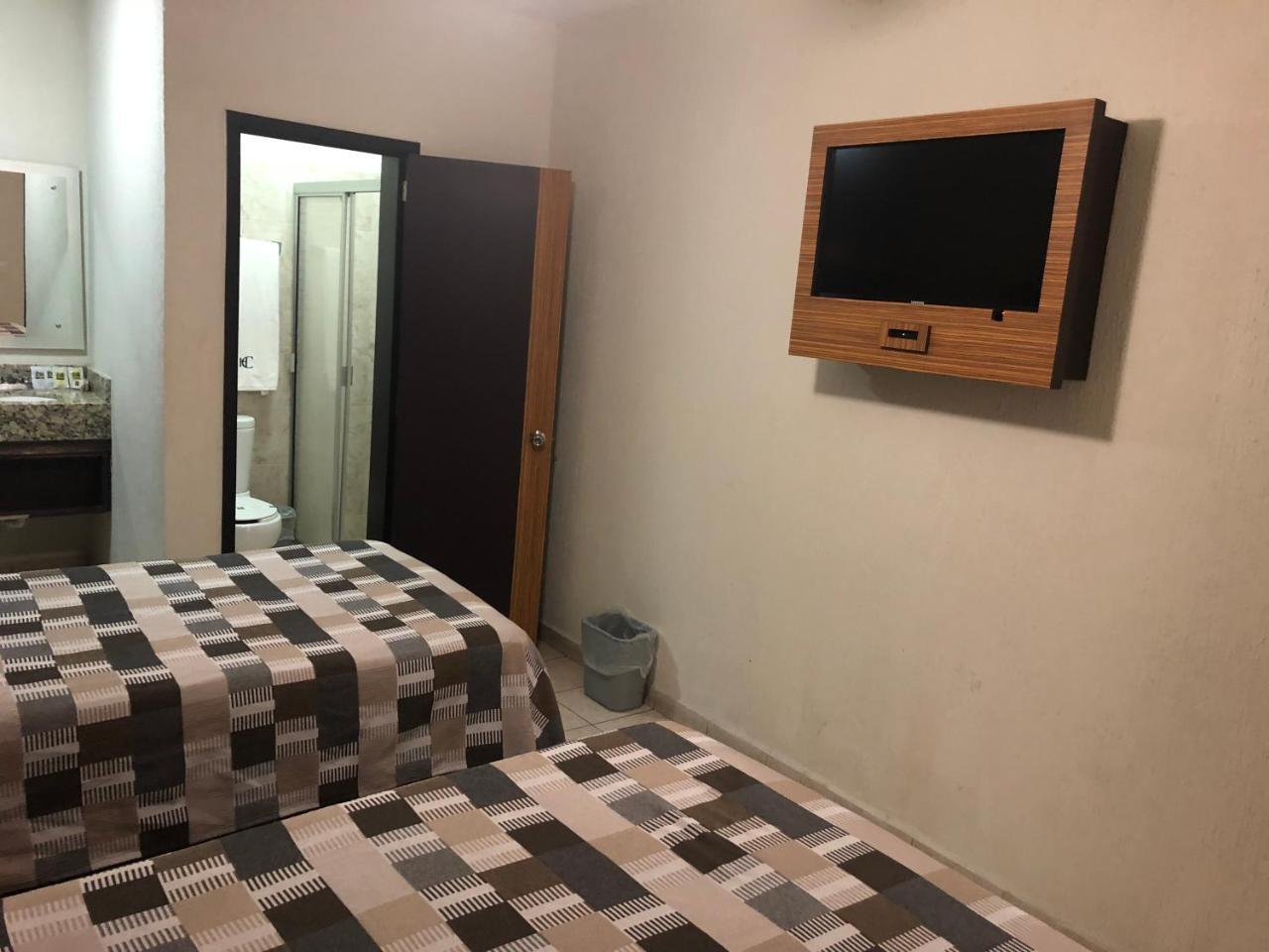 Hotel Del Carmen Леон Екстериор снимка
