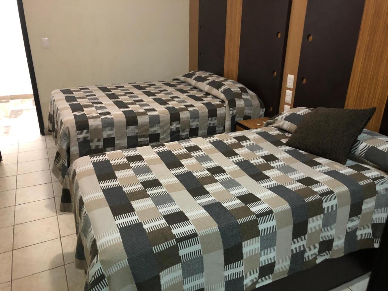 Hotel Del Carmen Леон Екстериор снимка